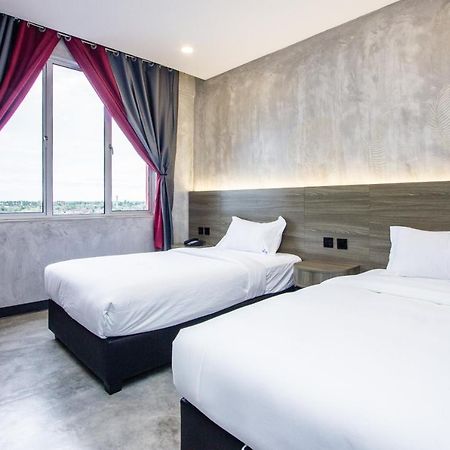 Sri Indar Hotel & Suites Parit Buntar Εξωτερικό φωτογραφία