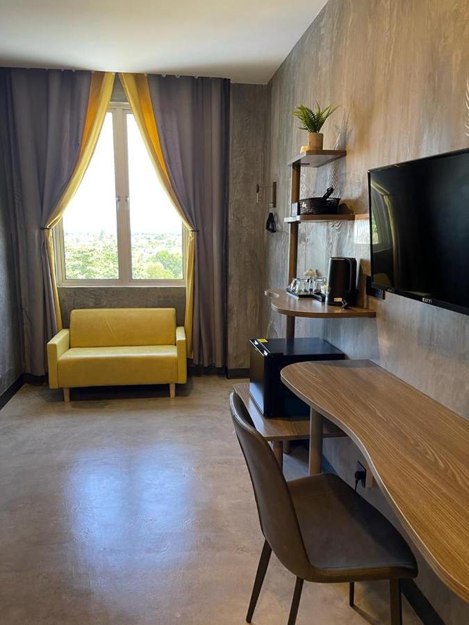 Sri Indar Hotel & Suites Parit Buntar Εξωτερικό φωτογραφία